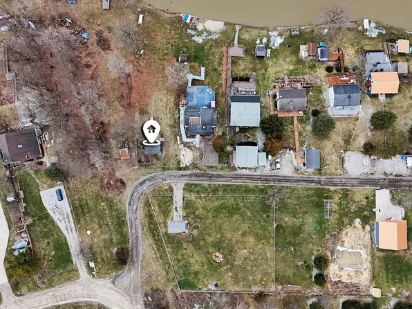 13764 Emens Dr, Hudson, MI 49247