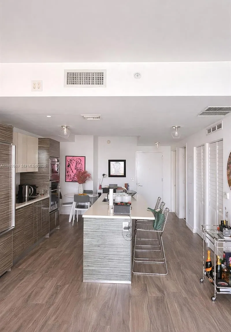 Icon Bay Condo — Photo 4