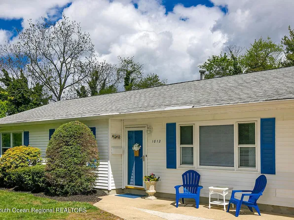 1812 Beverly Ave, Spring Lake, NJ 07762