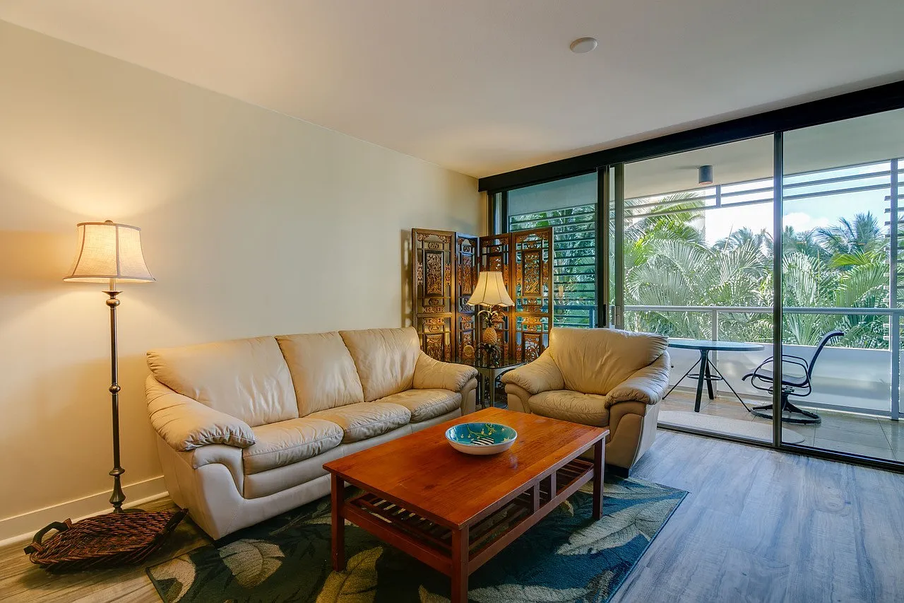 Fully Furnished 2 bedroom in Waikiki! One-Month pricing available! — Photo 3