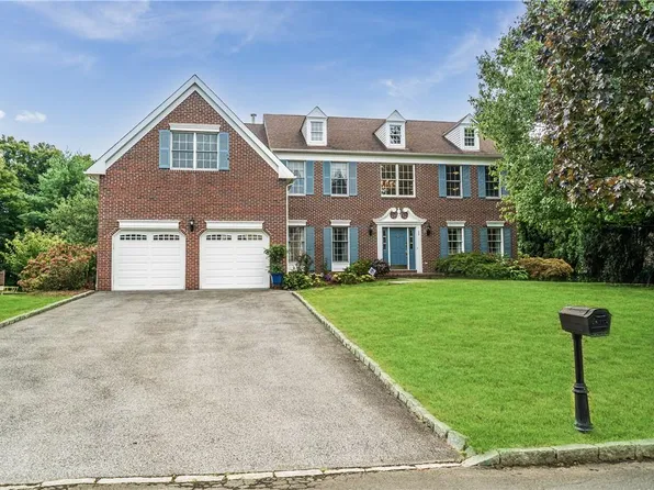 28 Paddock Road, White Plains, NY 10605