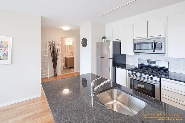 Rented by aptsandlofts.com | media 12