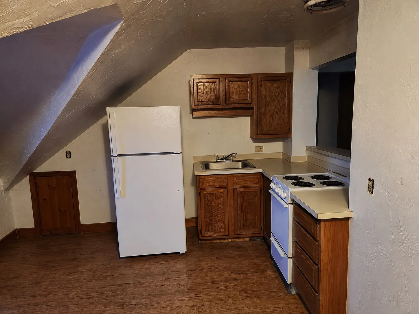 2 bed, 800 sqft, $2,400 — Photo 4