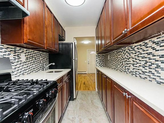3rd image of 11 Harper Ct Floor 2