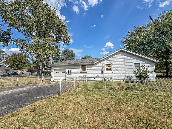 5th image of 2304 E Division St