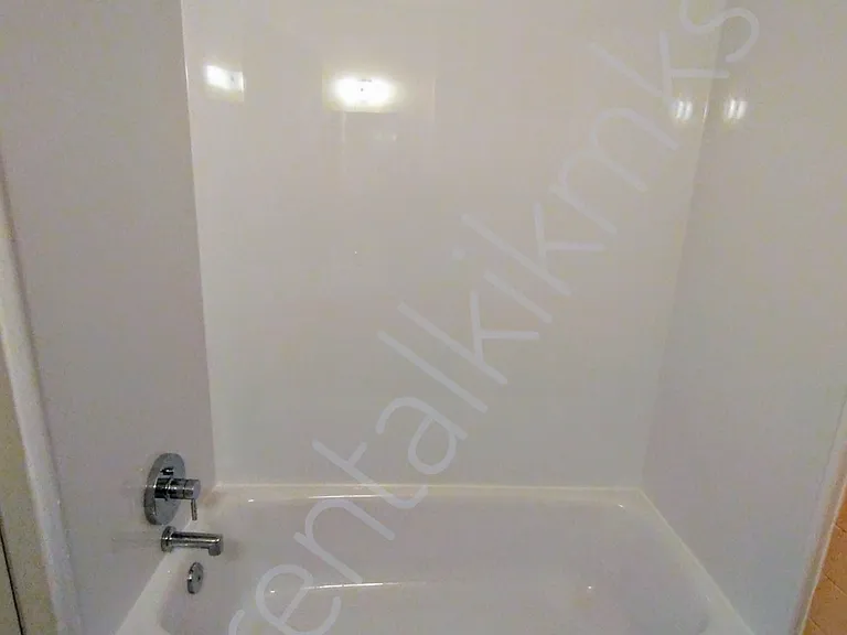 Newly installed tub/shower surround