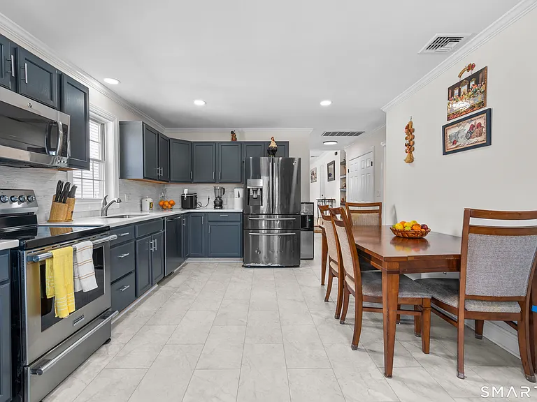 21 Hinman St #2 — Photo 2