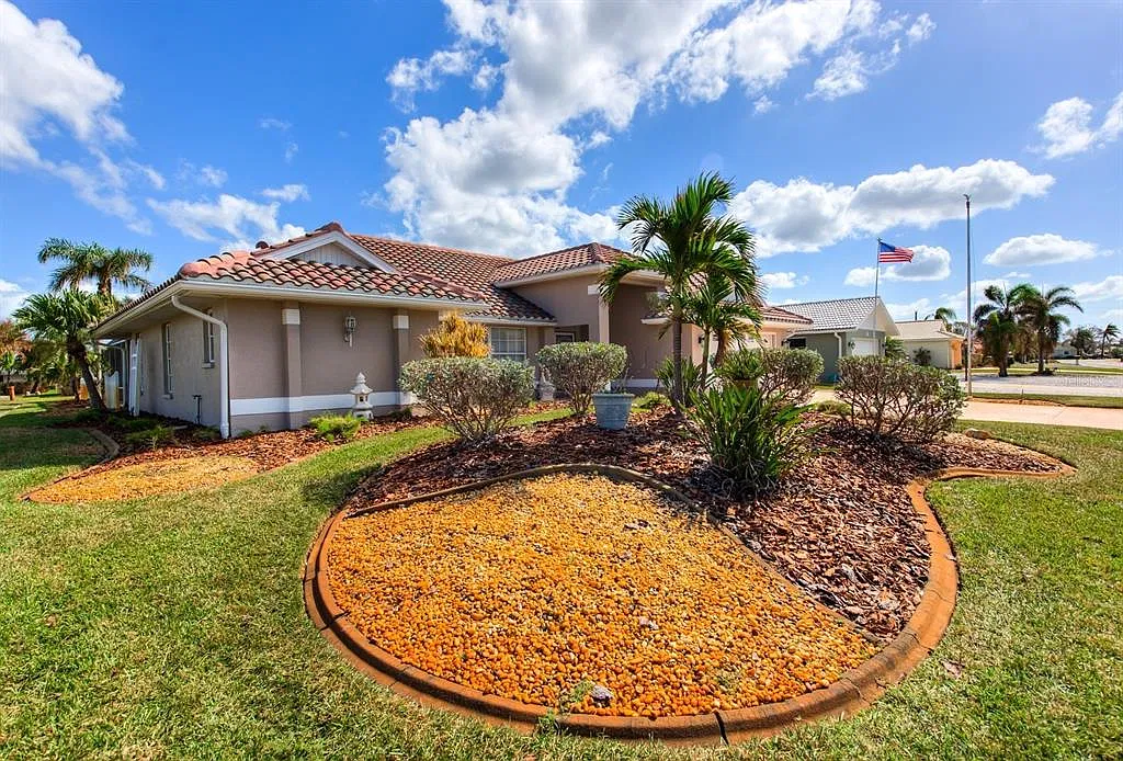 4 bed, 3.0 bath, 2321 sqft, $3,600 — Photo 4