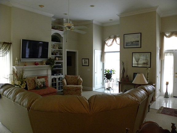 3rd image of 104 Hall St