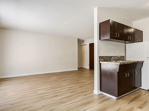 3rd image of 29 Grand Dr #5