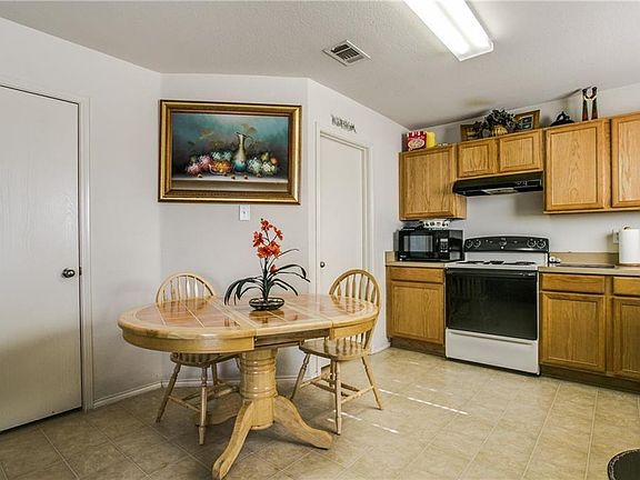 5th image of 1312 Macaw Ct
