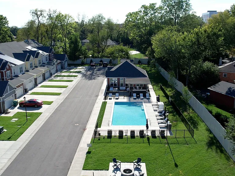 Bull Run Townhomes — Photo 6
