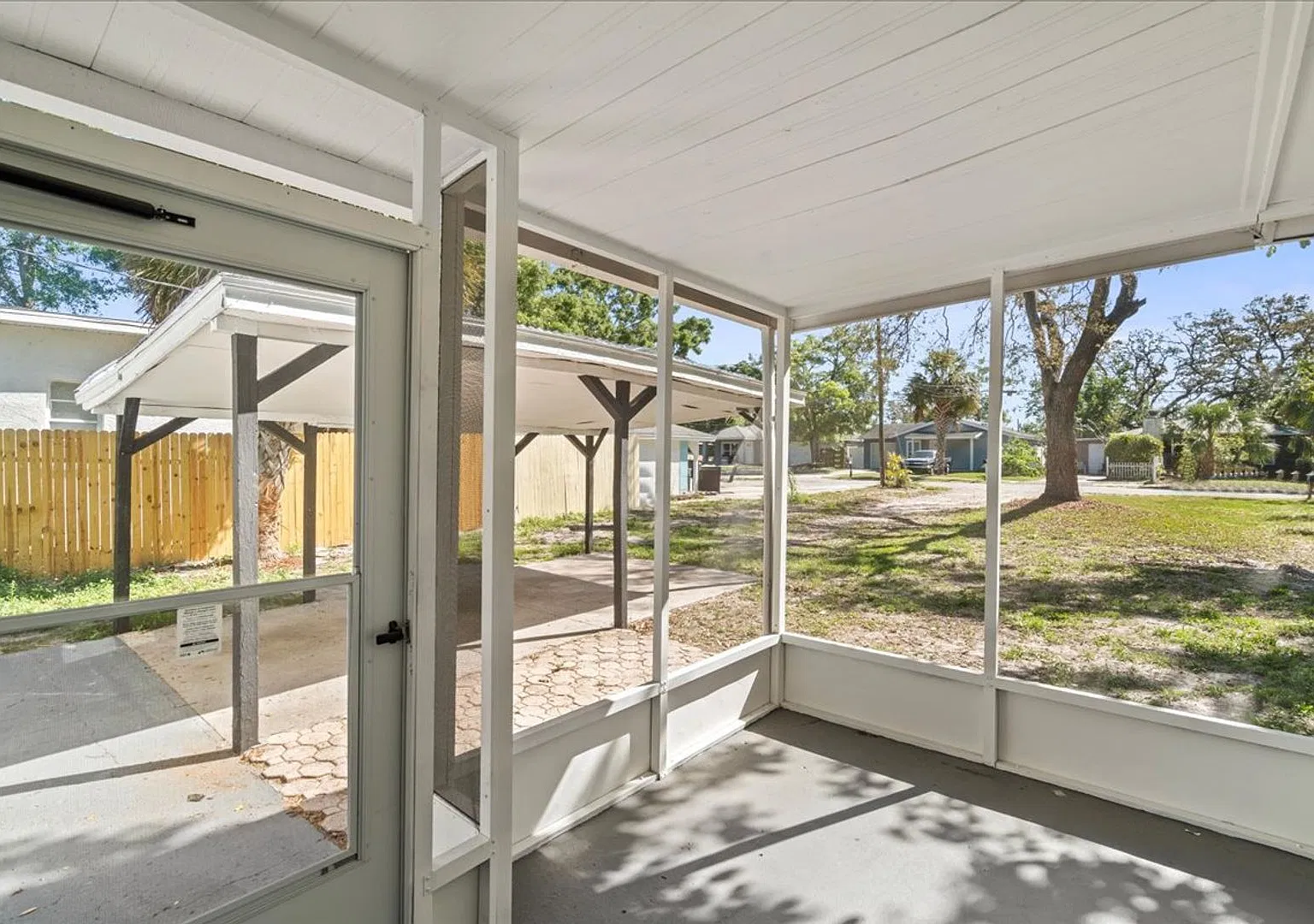 Charming 3-Bedroom Home in the Heart of Clearwater 1576 S Washington Ave — Photo 4