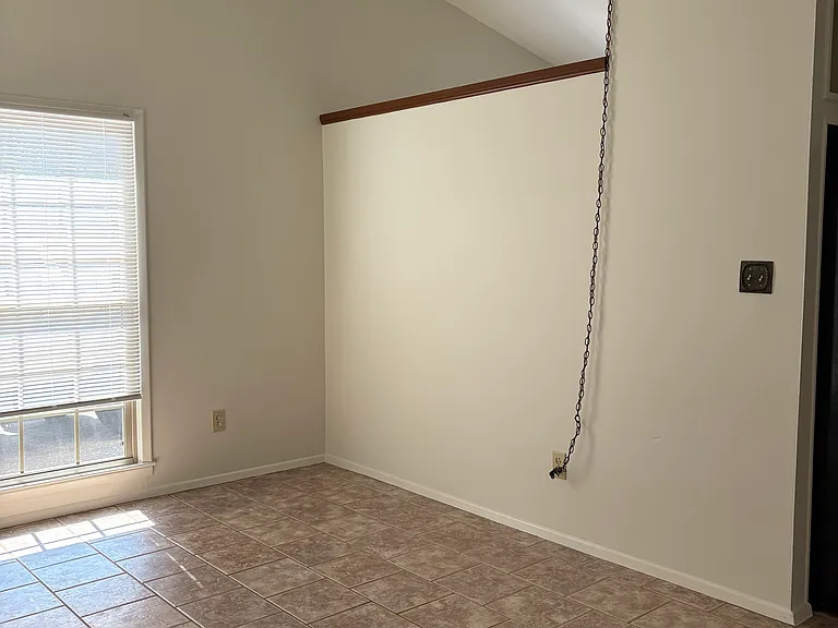124 Apple Tree Ct — Photo 4