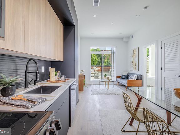 4th image of 901 3rd St NE #304