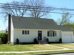 140 N Suffolk Ave, Massapequa, NY 11758