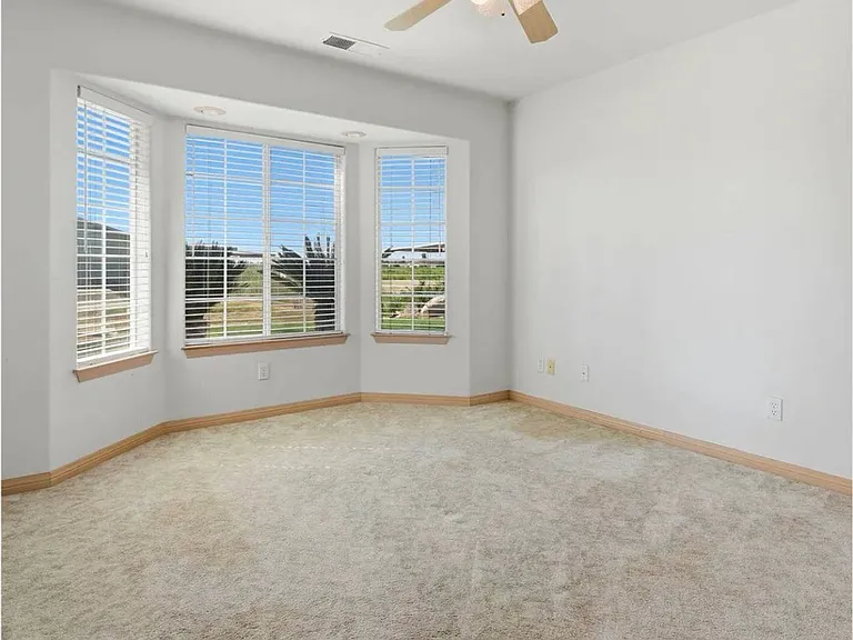 2702 E Goshen Ave — Photo 20