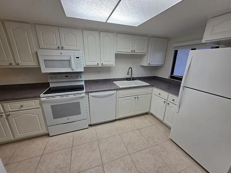 5301 S Atlantic Ave #11 — Photo 4