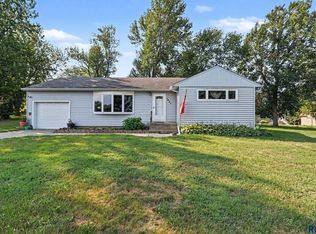 1021 4th St, Garretson, SD 57030