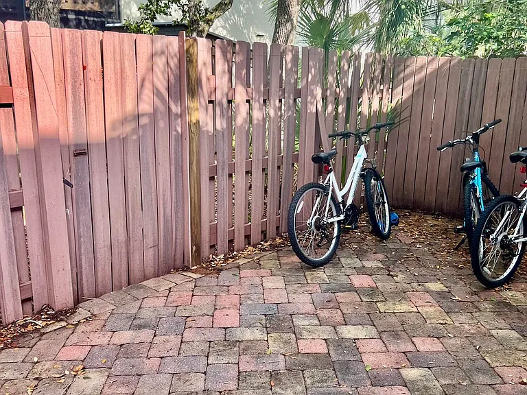 8707 Bay Ct — Photo 1