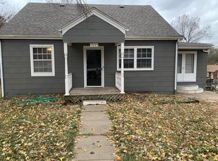 1023 N 11th St, Leavenworth, KS 66048