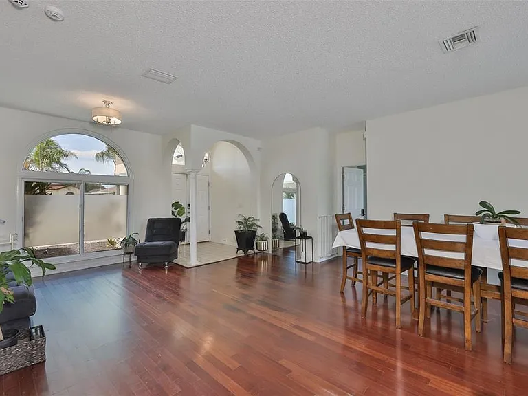 13016 Prestwick Dr — Photo 24