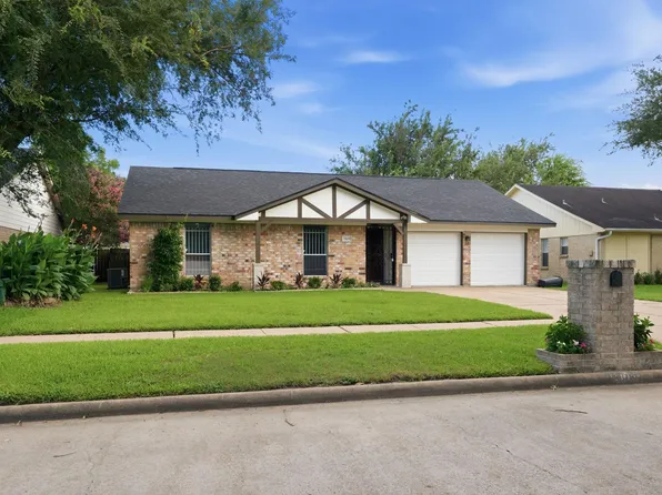 7019 Winding Trace Dr, Houston, TX 77086