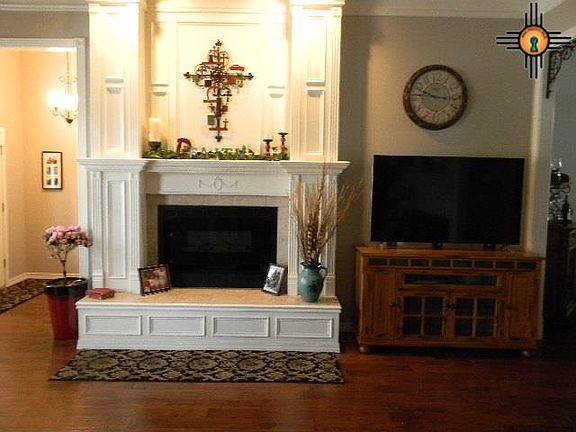 4th image of 3925 Springwood Dr