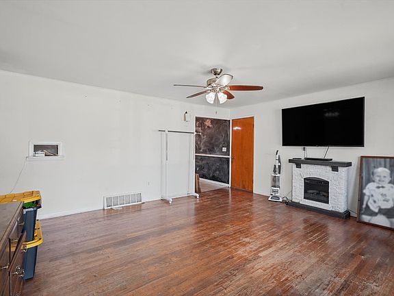4th image of 103 W Lincoln St