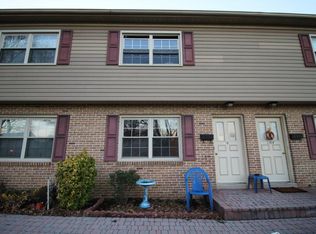10 Meadow View Dr, Leola, PA 17540