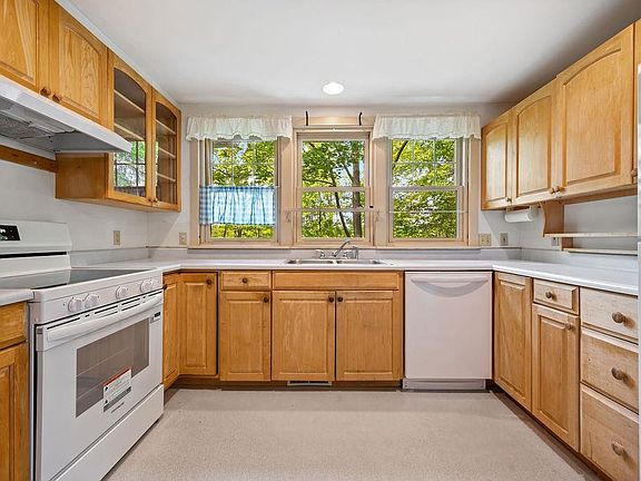 3rd image of 11 Edgewood Street