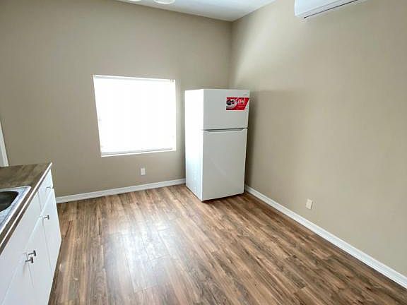 2nd image of 1017 E Tom Landry St #18