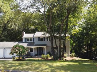 17 Elizabeth Ln, Tolland, CT 06084