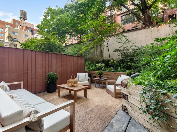 445 West 19th Street image 3 of 10