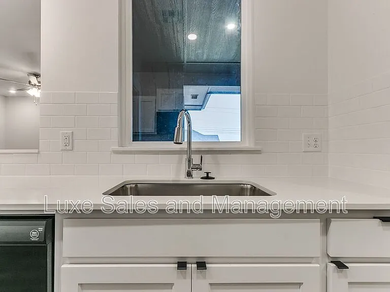 8024 NW 110th Dr — Photo 12