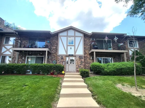 9S040 Lake Dr, Willowbrook, IL
