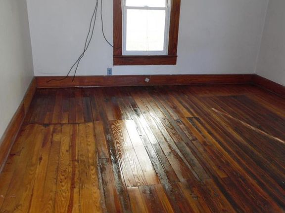 3rd image of 2436 Birch Ave