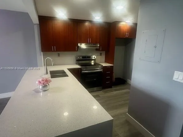 10288 NW 9th Street Cir APT 306, Miami, FL 33172