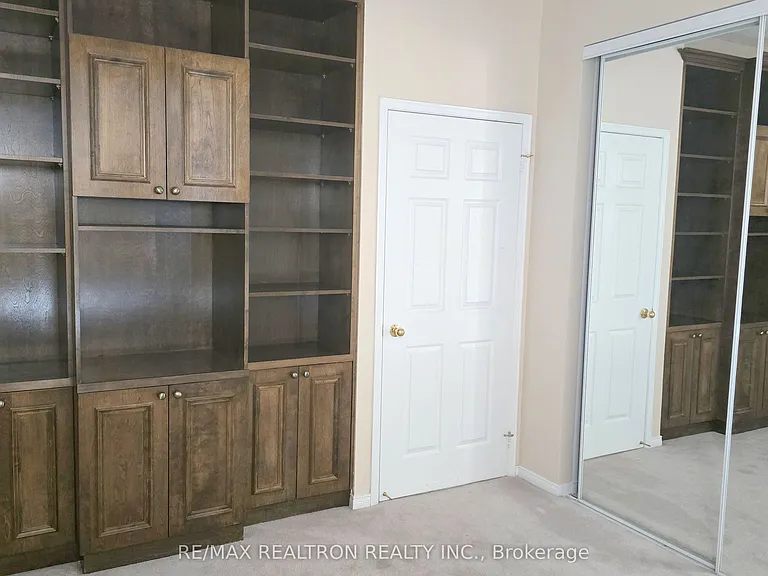 5 Emerald Ln #Penthouse 101 — Photo 15