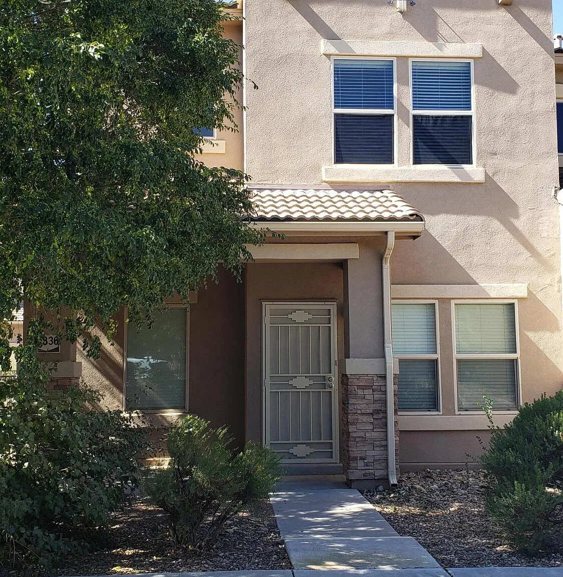 3 bed, 2.5 bath, 1646 sqft, $2,050 — Photo 1