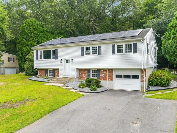 41 Cottonwood Lane, Montville, CT 06382