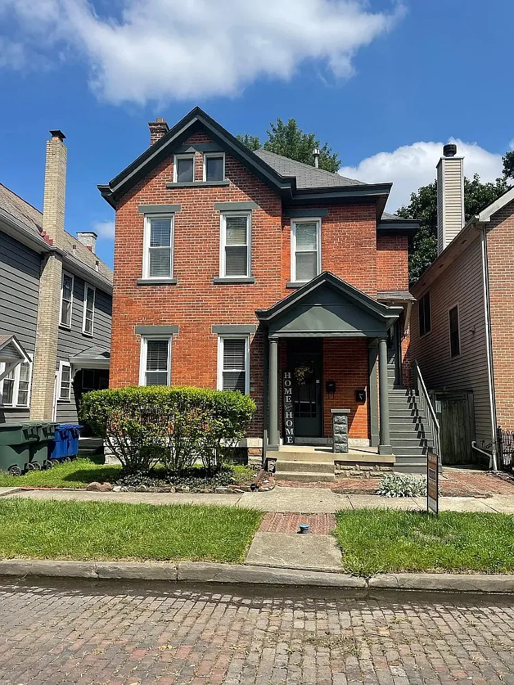 2 bed, $1,595 — Photo 1
