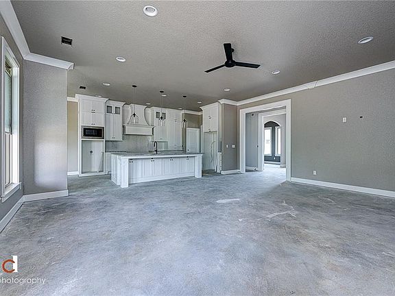3rd image of 422 NE Royce Loop