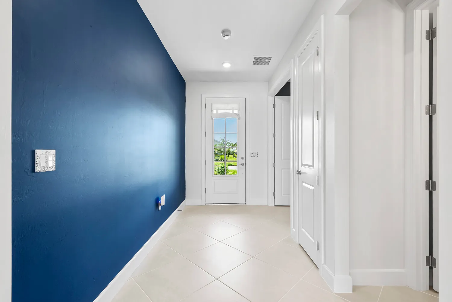 3 bed, 2269 sqft, $3,800 — Photo 3