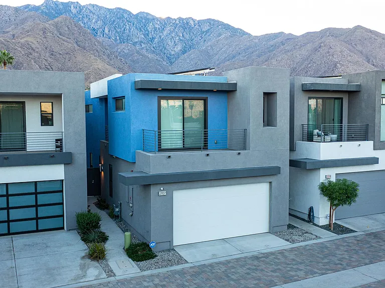 2707 Majestic Way — Photo 1