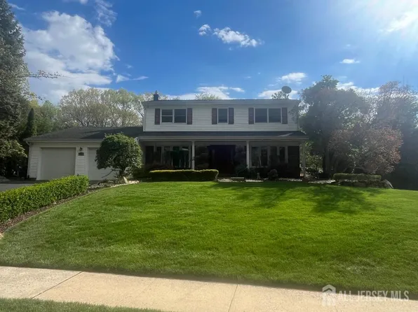 11 Apple Manor Ln, East Brunswick, NJ 08816