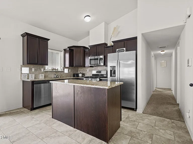 13760 Blackburn Ave — Photo 11