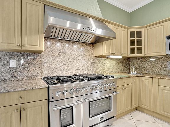 4th image of 7810 NW 70th Avenue