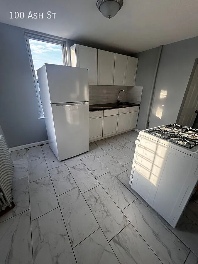 3 bed, $2,700 — Photo 3