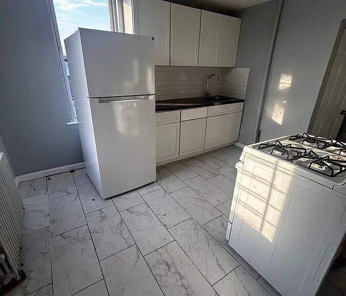 100 Ash St — Photo 3